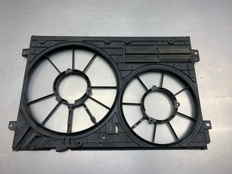 Диффузор радиатора Volkswagen Passat B7 2011 1K0121207BC УНИВЕРСАЛ CAYC