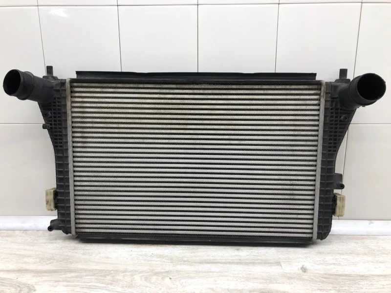 Радиатор интеркулера Volkswagen Golf 2011 1K0145803BN ХЭТЧБЕК CAYC