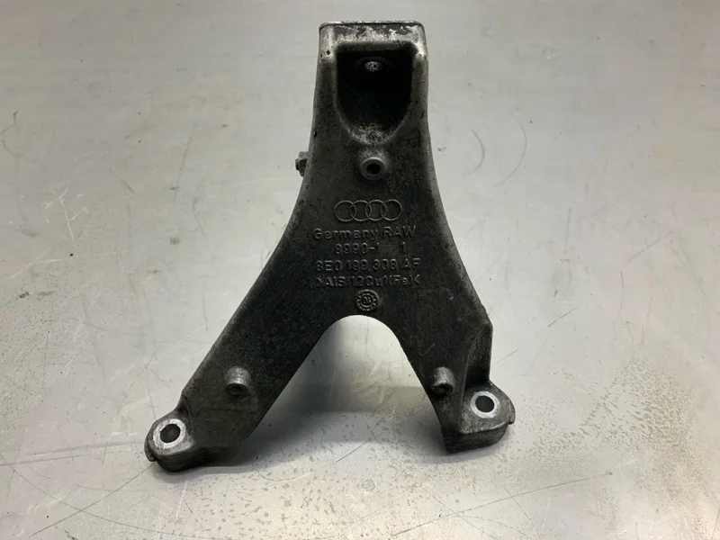 Кронштейн двигателя Audi A4 2005 8E0199308AF УНИВЕРСАЛ BKE