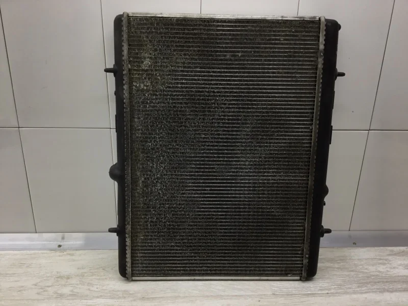 Радиатор охлаждения Peugeot 5008 2011 1330W2 УНИВЕРСАЛ DV6C