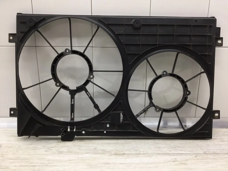 Диффузор радиатора Skoda Octavia 2007 1K0121207T УНИВЕРСАЛ BLS