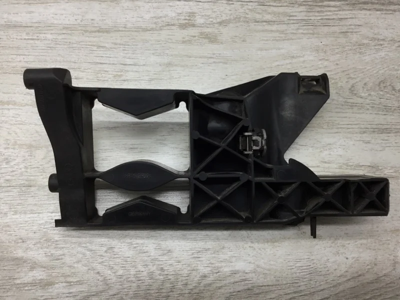 Кронштейн крепления фары Audi A6 2011 4G0805608 УНИВЕРСАЛ CGLD, правый