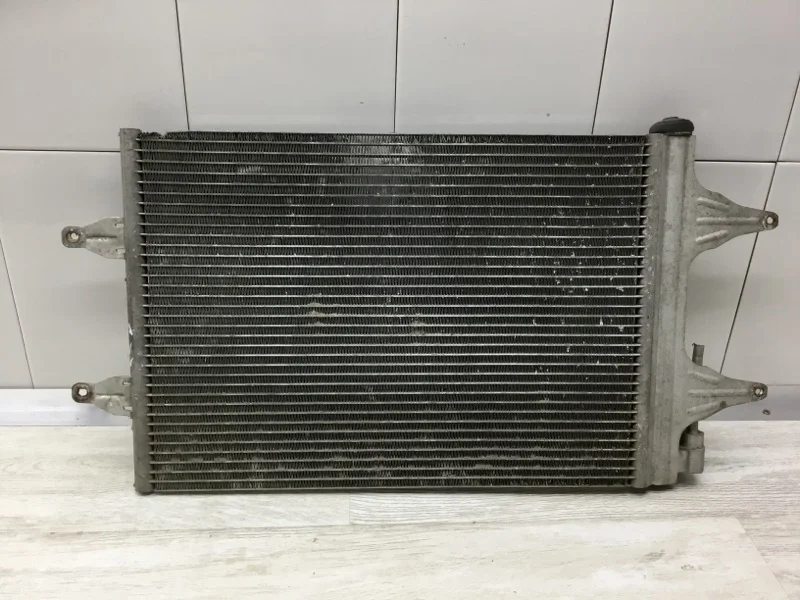 Радиатор кондиционера Skoda Fabia 2007 600820411K ХЭТЧБЕК BZG