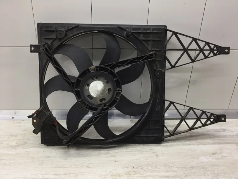 Вентилятор радиатора Skoda Fabia 2007 600959455AD ХЭТЧБЕК BZG