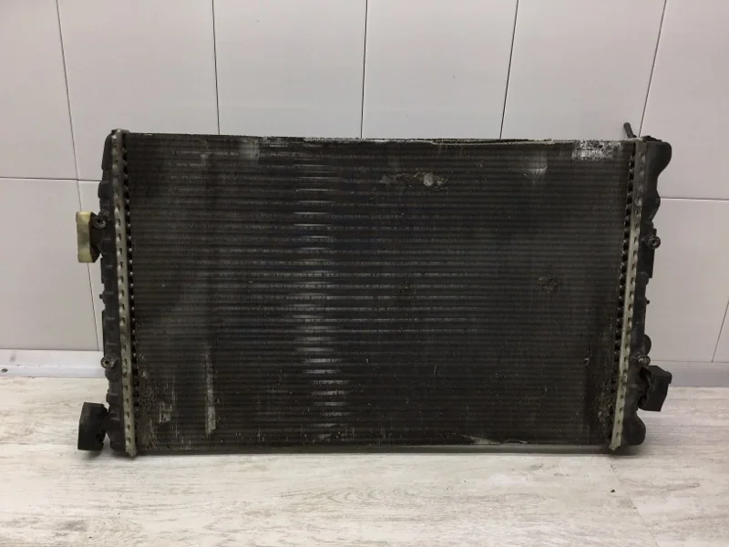 Радиатор охлаждения Skoda Fabia 2007 151190070F01 ХЭТЧБЕК BZG