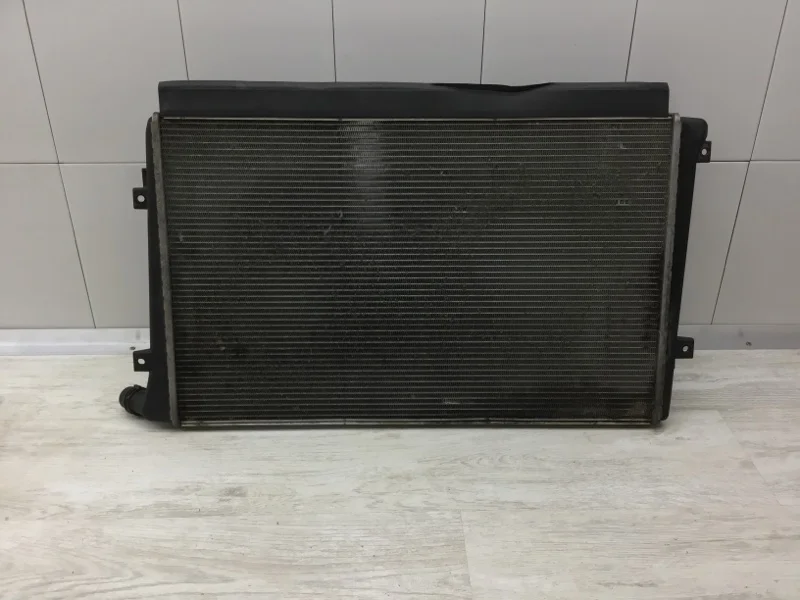 Радиатор охлаждения Skoda Octavia 2008 1K0121251AK УНИВЕРСАЛ BLS