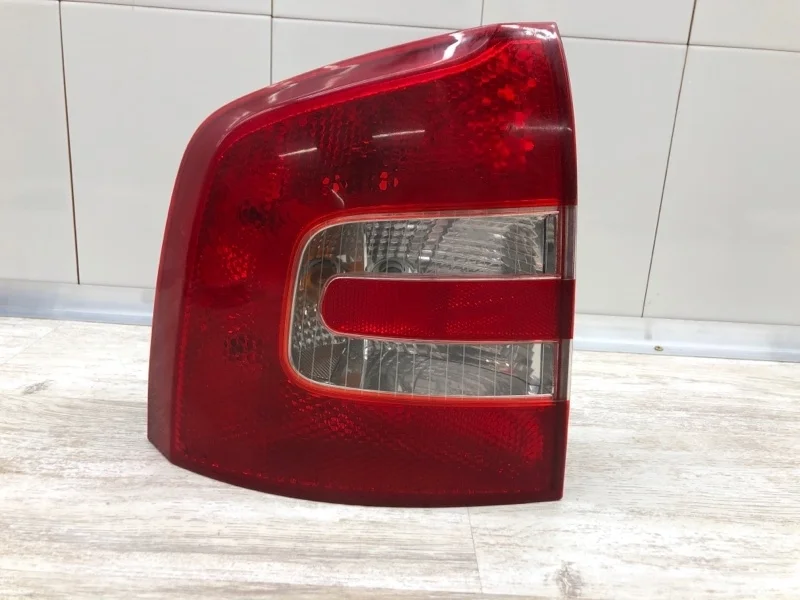 Фонарь Skoda Octavia 2007 156651912L УНИВЕРСАЛ BLS, левый