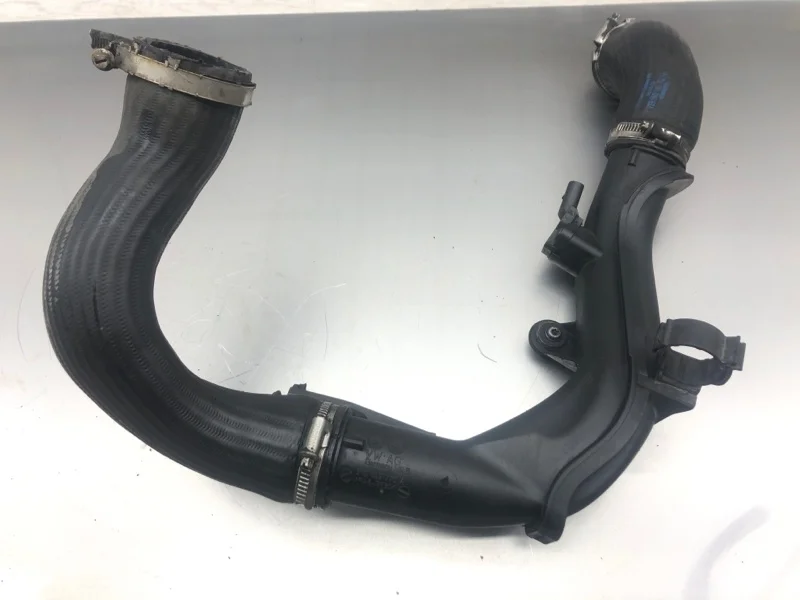 Патрубок интеркулера Volkswagen Tiguan 2009 5N0145770A КРОССОВЕР CBAB