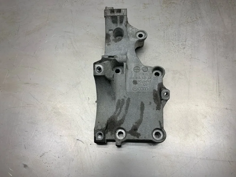 Кронштейн генератора Volkswagen Touran 1 2009 038903143AF МИНИВЭН BLS