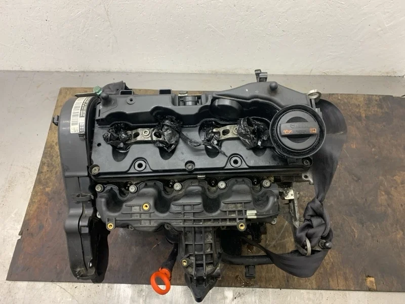 Двигатель ДВС голый столбик Volkswagen Passat B7 2011 CAYC УНИВЕРСАЛ CAYC