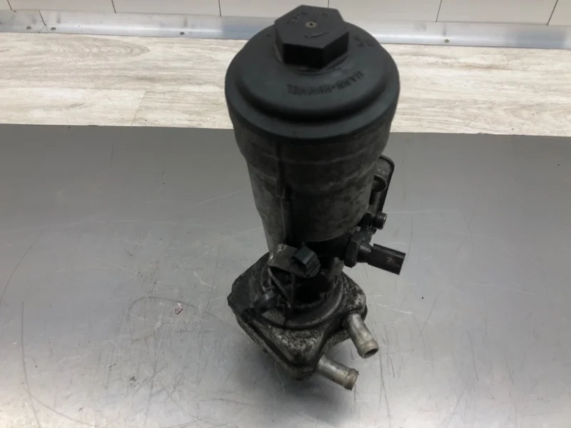 Корпус масляного фильтра Skoda Octavia 2007 045115389K УНИВЕРСАЛ BLS