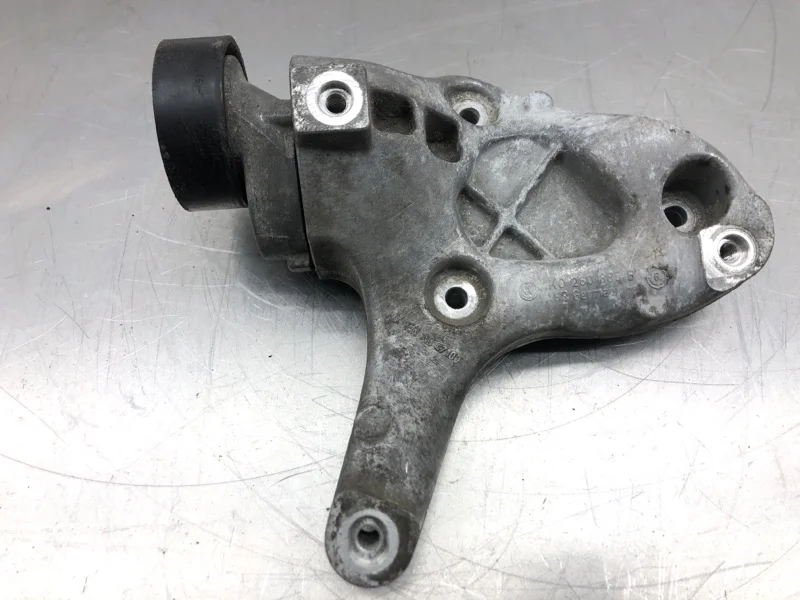 Кронштейн компрессора кондиционера Volkswagen Jetta 5 2006 1K0260885B СЕДАН BLF