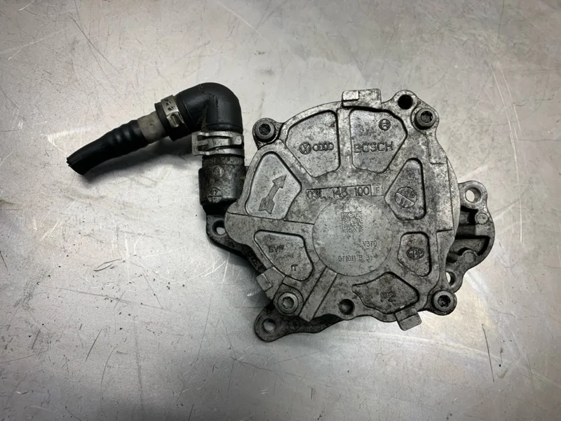 Насос вакуумный Audi A6 2011 03L145100 УНИВЕРСАЛ CGLD