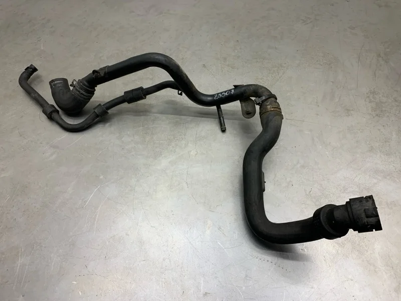 Патрубок системы охлаждения Audi A4 2001 8E0121101C УНИВЕРСАЛ AWX