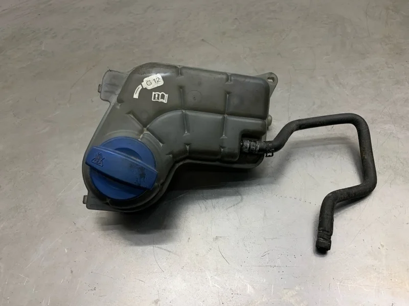 Бачок расширительный Audi A4 2001 8E0121403 УНИВЕРСАЛ AWX