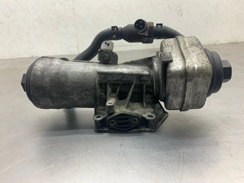 Корпус масляного фильтра Skoda Octavia 2008 045115389K УНИВЕРСАЛ BLS