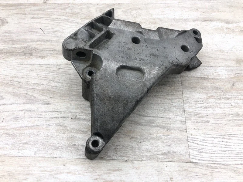 Кронштейн двигателя Skoda Octavia 2006 03G199207E УНИВЕРСАЛ BKD