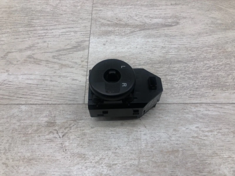 Блок управления зеркалами Kia Sportage 2005 935701F370 КРОССОВЕР D4EA, передний левый