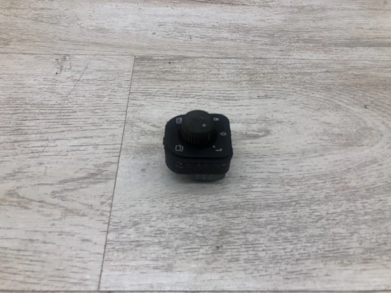 Блок управления зеркалами Volkswagen Tiguan 2009 1K0959565J КРОССОВЕР CBAB