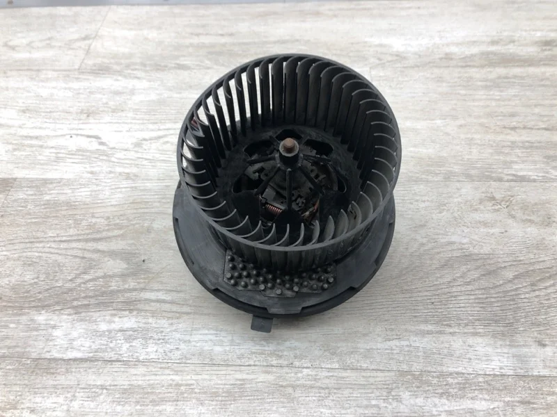 Моторчик печки Volkswagen Tiguan 2009 3C0907521F КРОССОВЕР CBAB