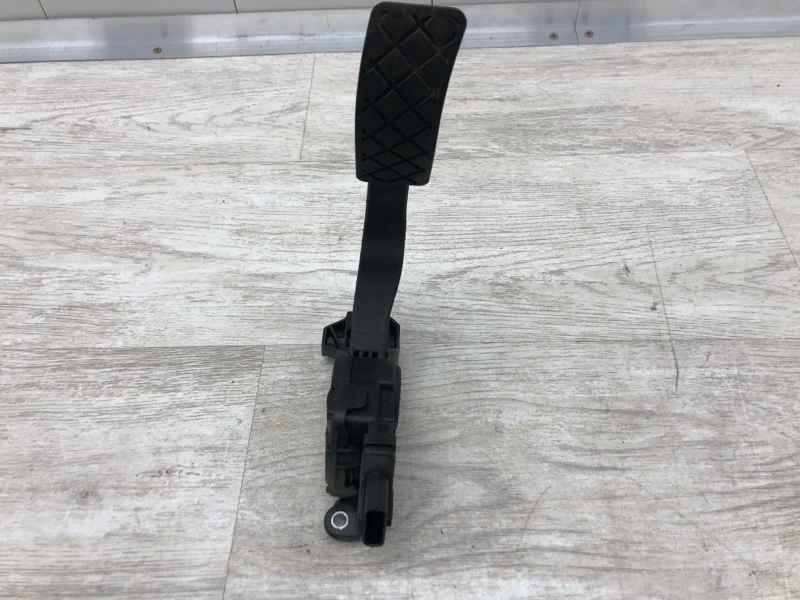 Педаль газа Audi A6 2011 8K1723523A УНИВЕРСАЛ CGLD