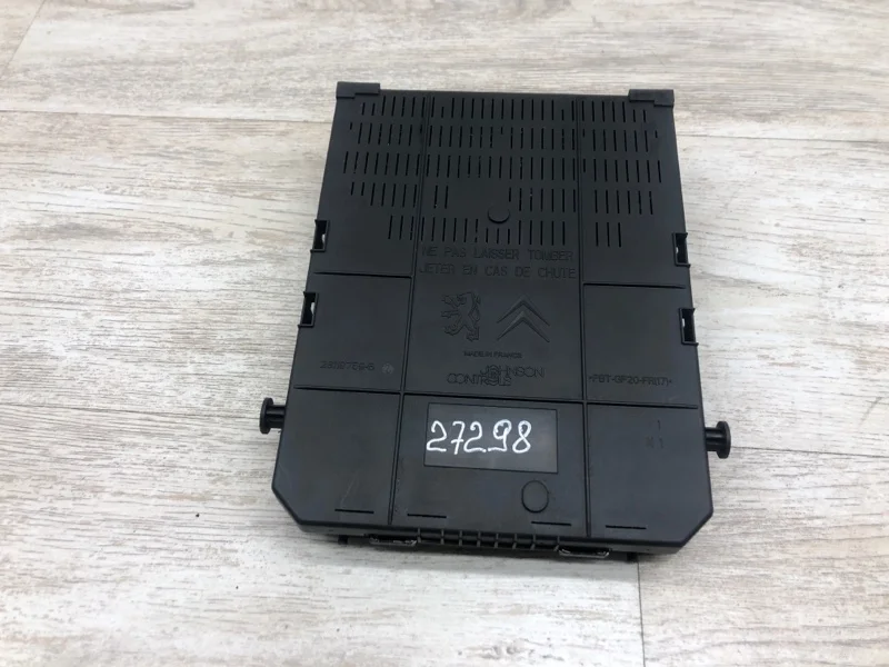 Блок предохранителей Citroen Berlingo 2013 9678477080 ФУРГОН DV6ETED4