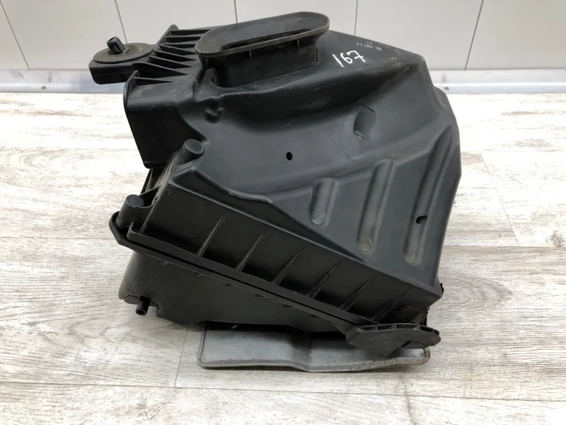 Корпус воздушного фильтра Audi A4 2005 03G133837 УНИВЕРСАЛ BKE