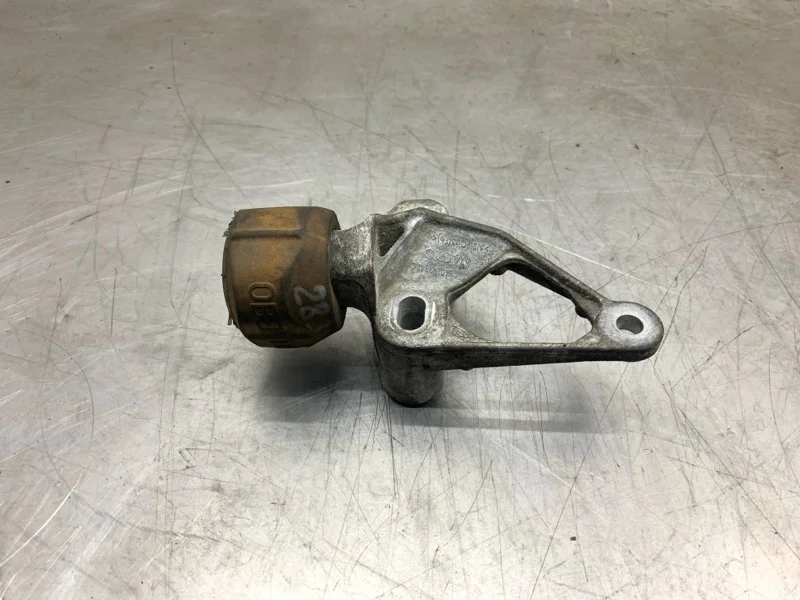 Кронштейн двигателя Audi A4 2008 8K0199343C СЕДАН CAGA