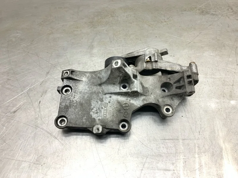 Кронштейн генератора Volkswagen Touran 2007 038903143AF МИНИВЭН BLS