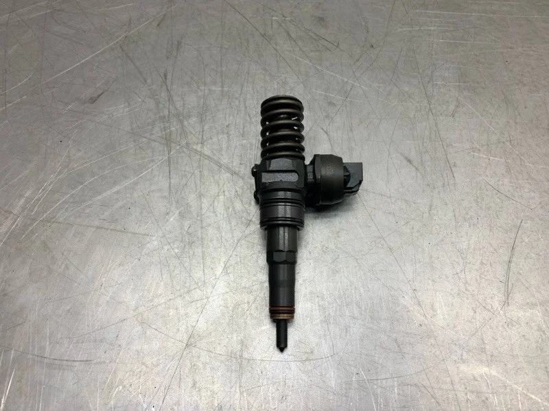 Форсунка Volkswagen Touran 2007 038130073BN МИНИВЭН BLS