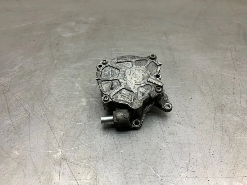 Насос вакуумный Volkswagen Tiguan 2008 03L145100F ВНЕДОРОЖНИК CBAB