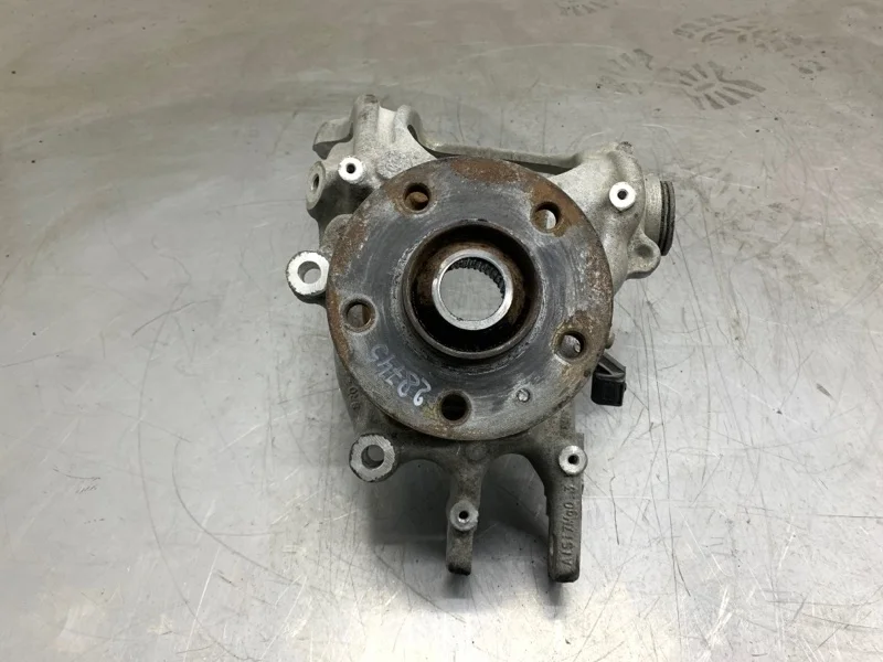 Кулак поворотный Audi A7 2010 8R0505432E СЕДАН CDUC, задний правый