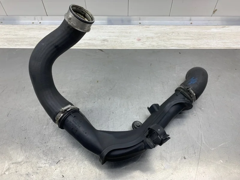 Патрубок интеркулера Volkswagen Tiguan 2008 5N0145770A ВНЕДОРОЖНИК CBAB