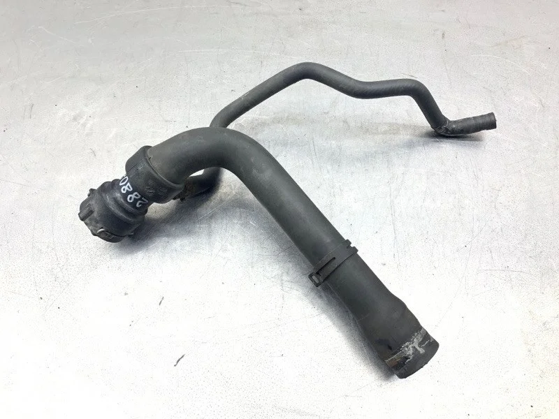 Патрубок системы охлаждения Audi A4 2006 8E0121101 УНИВЕРСАЛ ALT