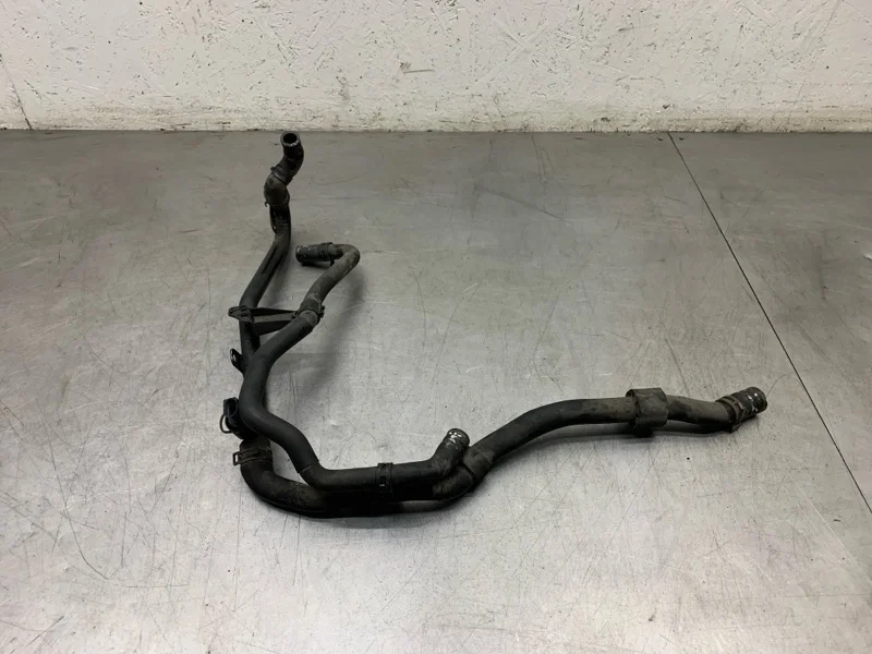 Патрубок системы охлаждения Skoda Octavia 2010 5N0121065 УНИВЕРСАЛ CAYC