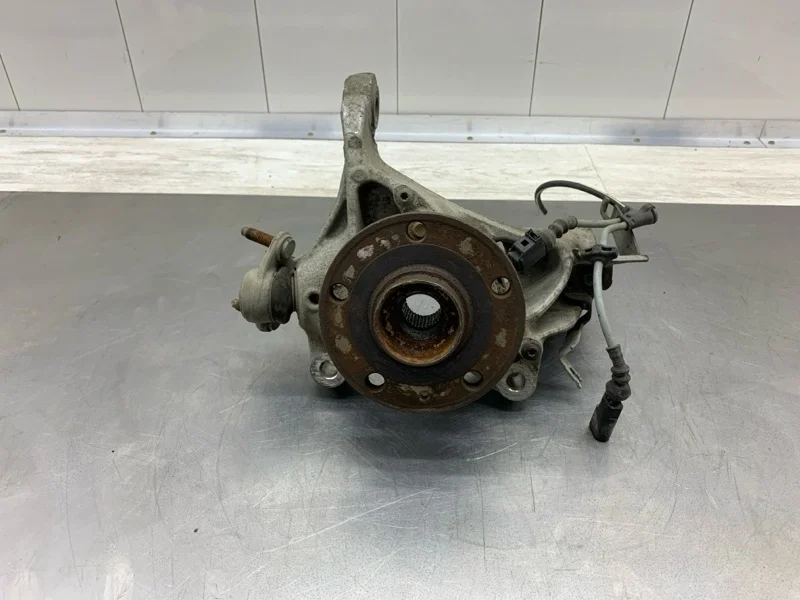 Кулак Volkswagen Golf Hybrid 2017 5Q0407254A ХЭТЧБЕК CUKB, передний правый