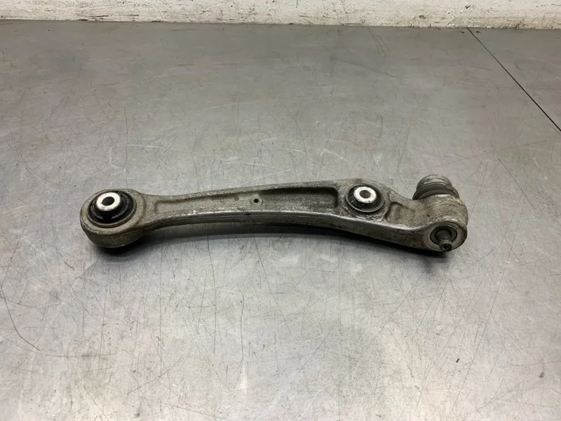 Рычаг подвески нижний Audi A6 2011 8K0407156C УНИВЕРСАЛ CGLD, передний правый