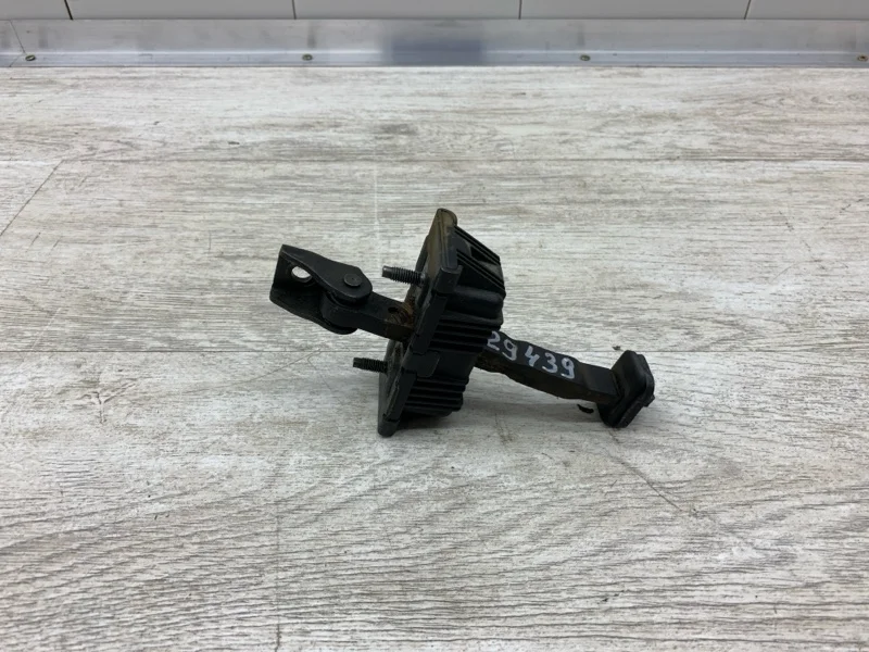 Ограничитель двери Toyota Avensis 2007 6861005040 УНИВЕРСАЛ 1ADFTV, передний правый