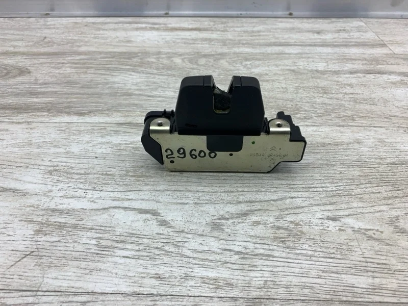 Замок двери багажника Peugeot 208 2013 8719F8 ХЭТЧБЕК 8H01 DV4C