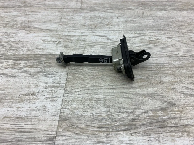 Ограничитель двери Nissan Qashqai 2011 82430JD000 КРОССОВЕР K9K 430, задний правый