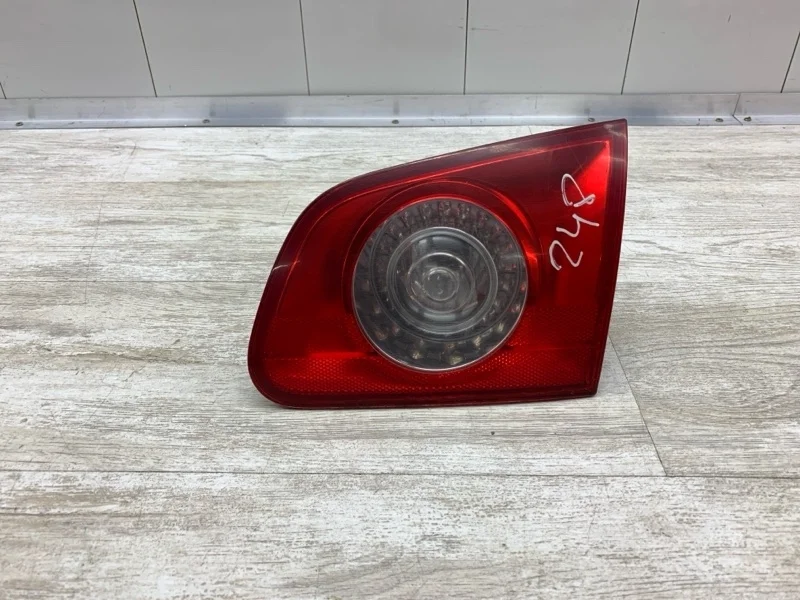 Фонарь крышки багажника Volkswagen Passat 2007 3C9945094 УНИВЕРСАЛ BLS, задний правый