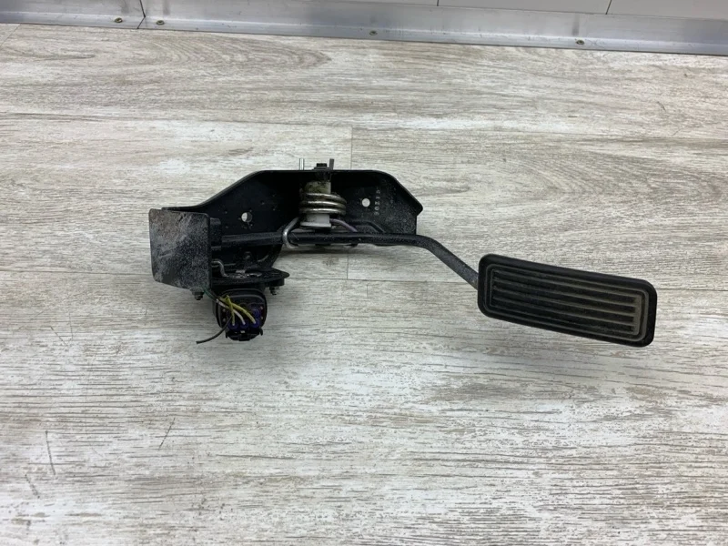 Педаль газа Toyota Avensis 2007 8928152021 УНИВЕРСАЛ 1ADFTV