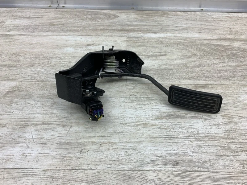 Педаль газа Toyota Avensis 2007 7801013011 УНИВЕРСАЛ 1ADFTV