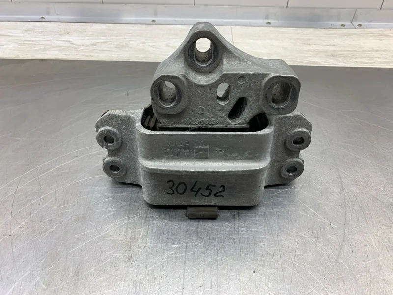 Подушка крепления двигателя Volkswagen Tiguan 2008 5N0199555 ВНЕДОРОЖНИК CBAB, левая