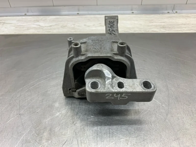 Подушка крепления двигателя Volkswagen Tiguan 2008 5N0199262 ВНЕДОРОЖНИК CBAB, правая