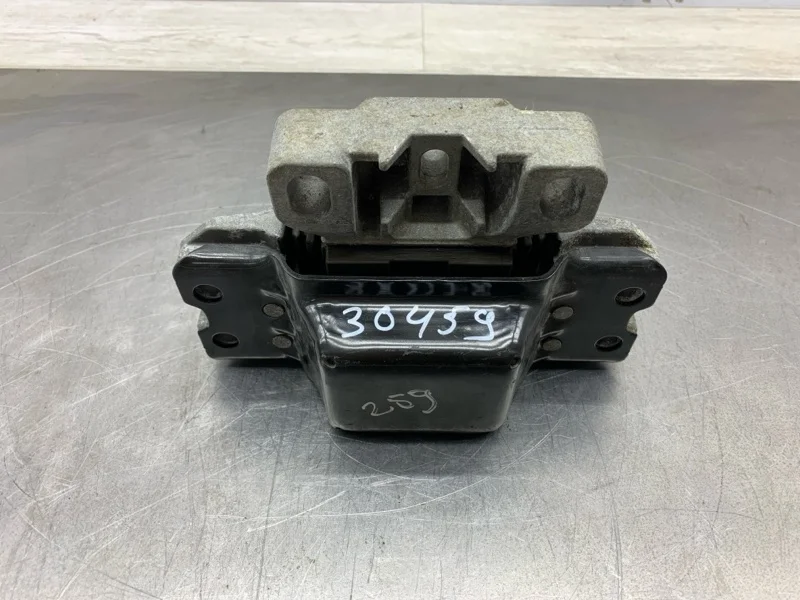Подушка крепления двигателя Skoda Octavia 2008 1К0199555 УНИВЕРСАЛ BLS