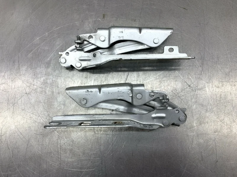 Петля капота Volkswagen Golf 2010 5К0823301В ХЭТЧБЕК CBZB