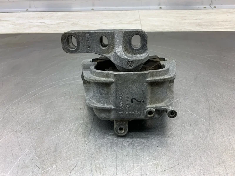 Подушка крепления двигателя Skoda Octavia 2008 1К0199262 УНИВЕРСАЛ BLS