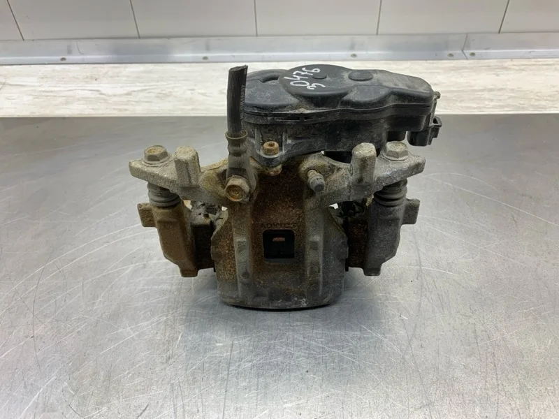 Суппорт тормозной Toyota C-Hr Hybrid 2018 4783010030 ХЭТЧБЕК 2ZR-FXE, задний правый