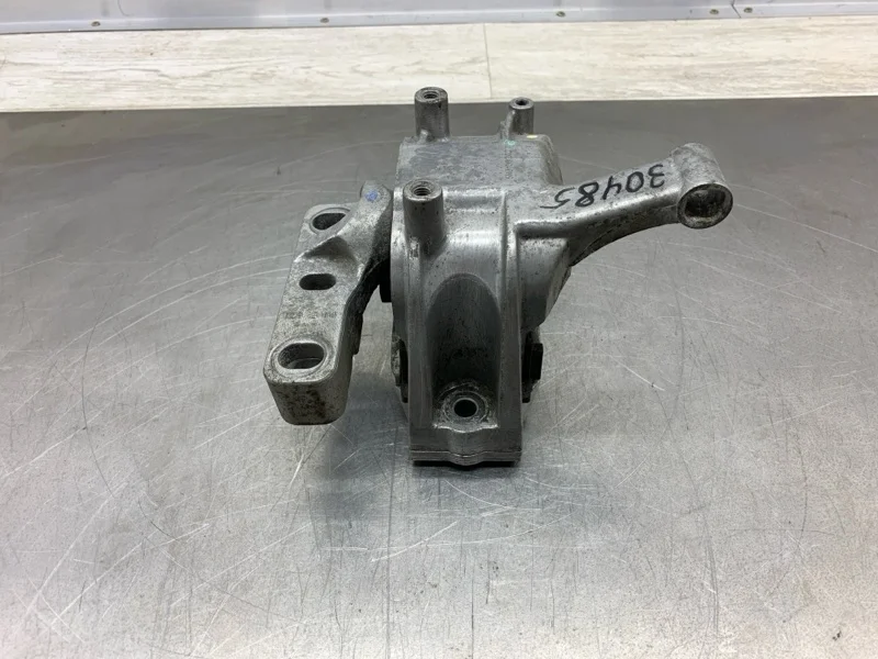 Подушка крепления двигателя Volkswagen Tiguan 2009 5N0199262 ВНЕДОРОЖНИК CBAB, правая